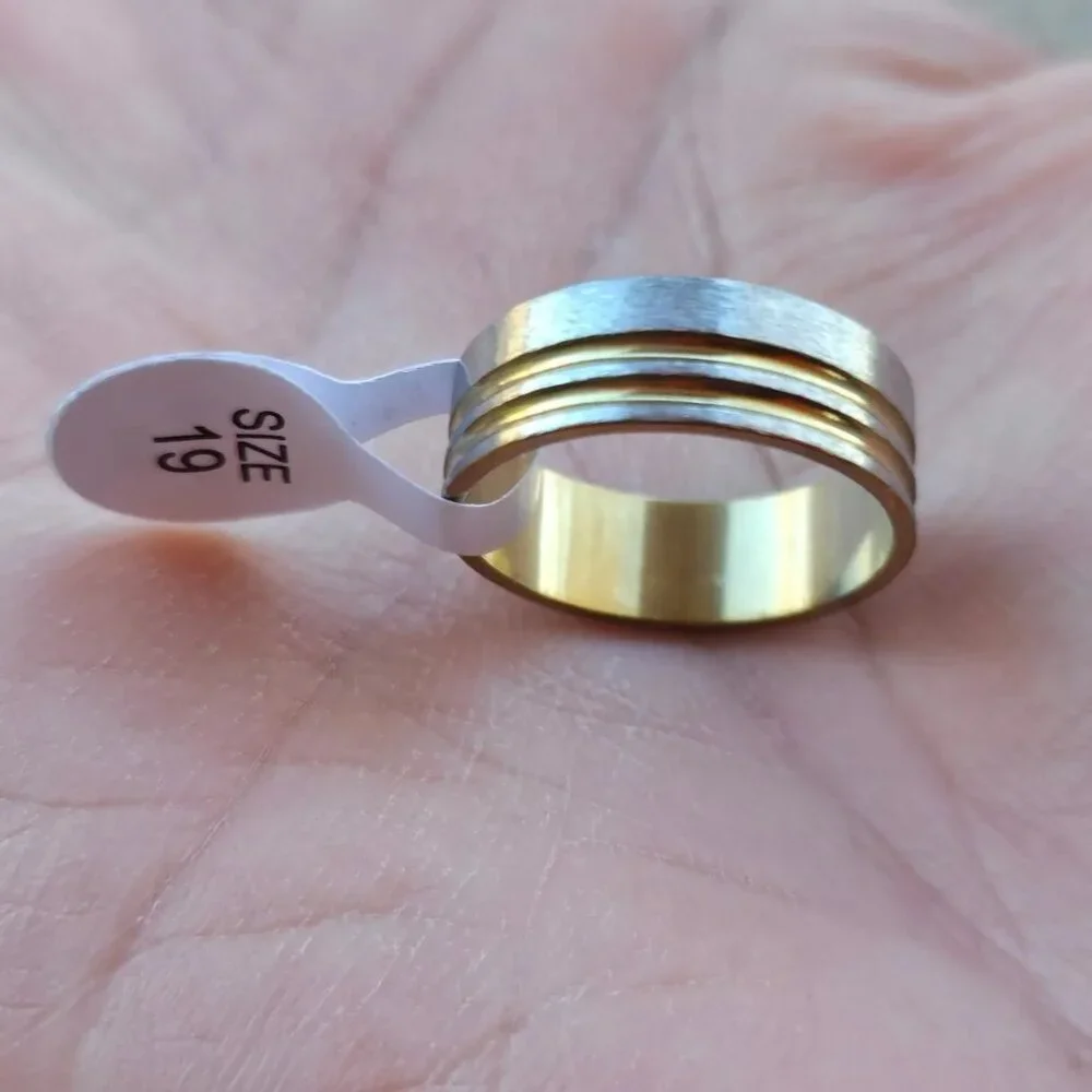 Fashion Ring Unisex Ring Band Silver Tone Fashion Jewlry Size 9 NWT - Picture 1 of 13